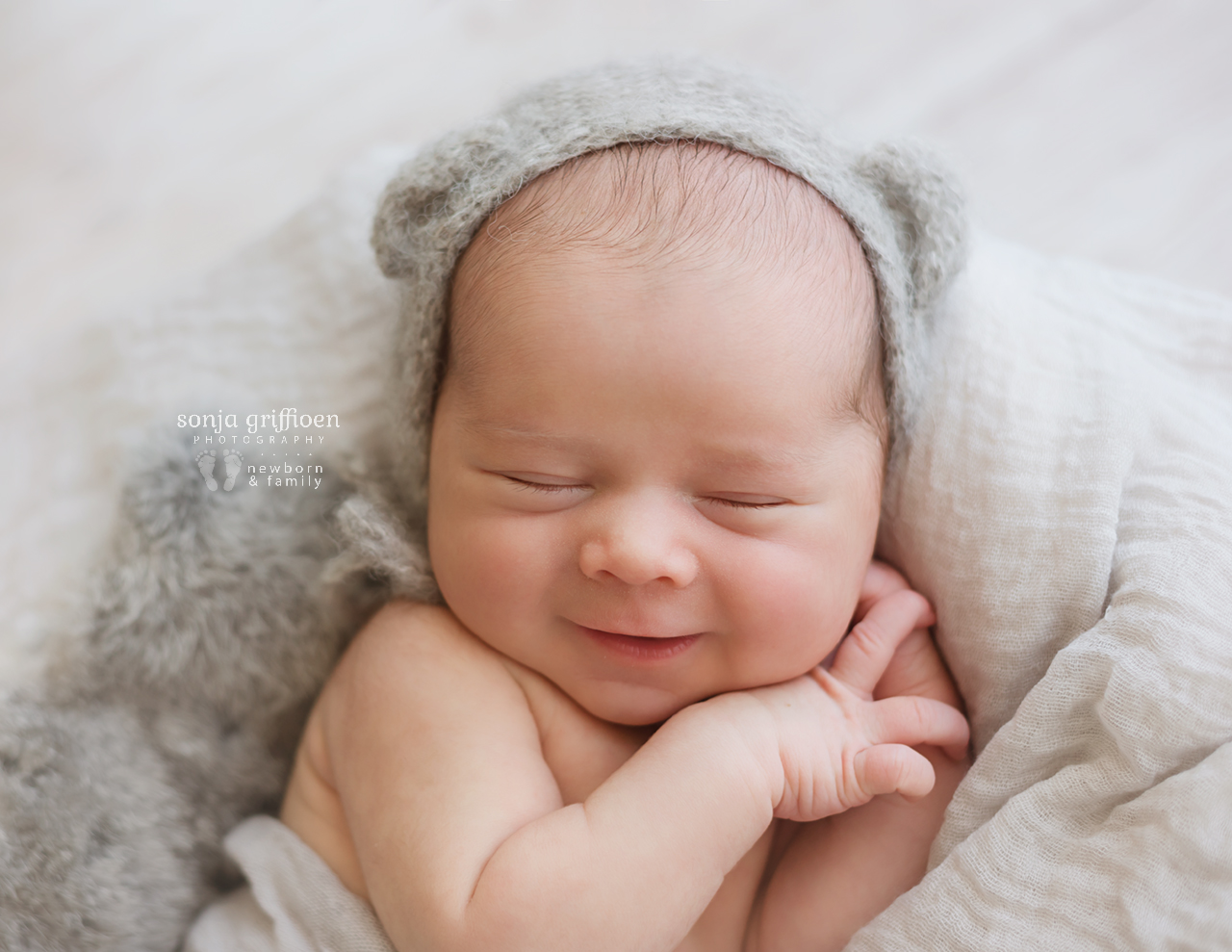 Aaron-Newborn-Brisbane-Newborn-Photographer-Sonja-Griffioen-08.jpg