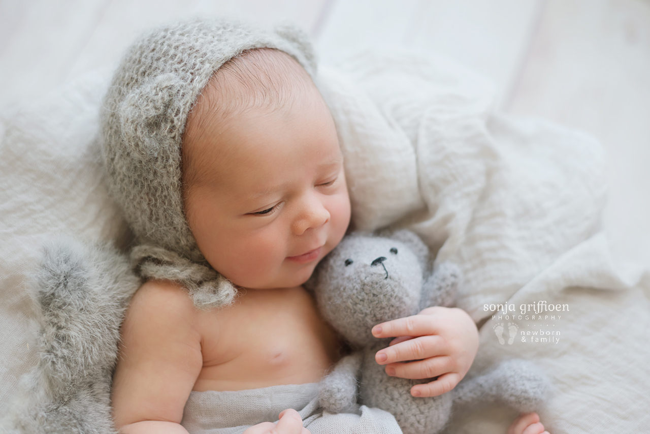 Aaron-Newborn-Brisbane-Newborn-Photographer-Sonja-Griffioen-09.jpg