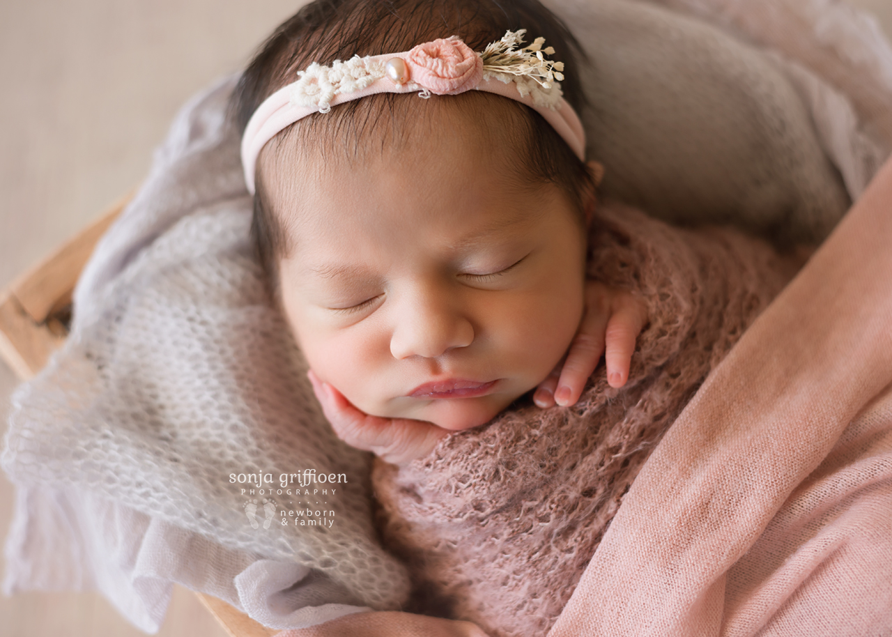 Caoimbe-Newborn-Brisbane-Newborn-Photographer-Sonja-Griffioen-13.jpg