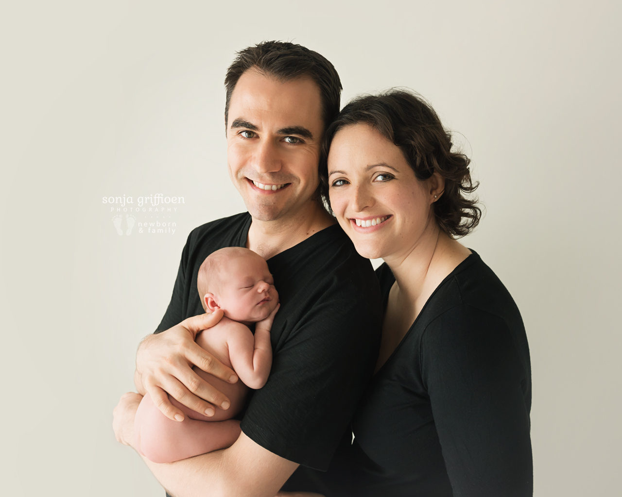 Claire-Newborn-Brisbane-Newborn-Photographer-Sonja-Griffioen-02.jpg