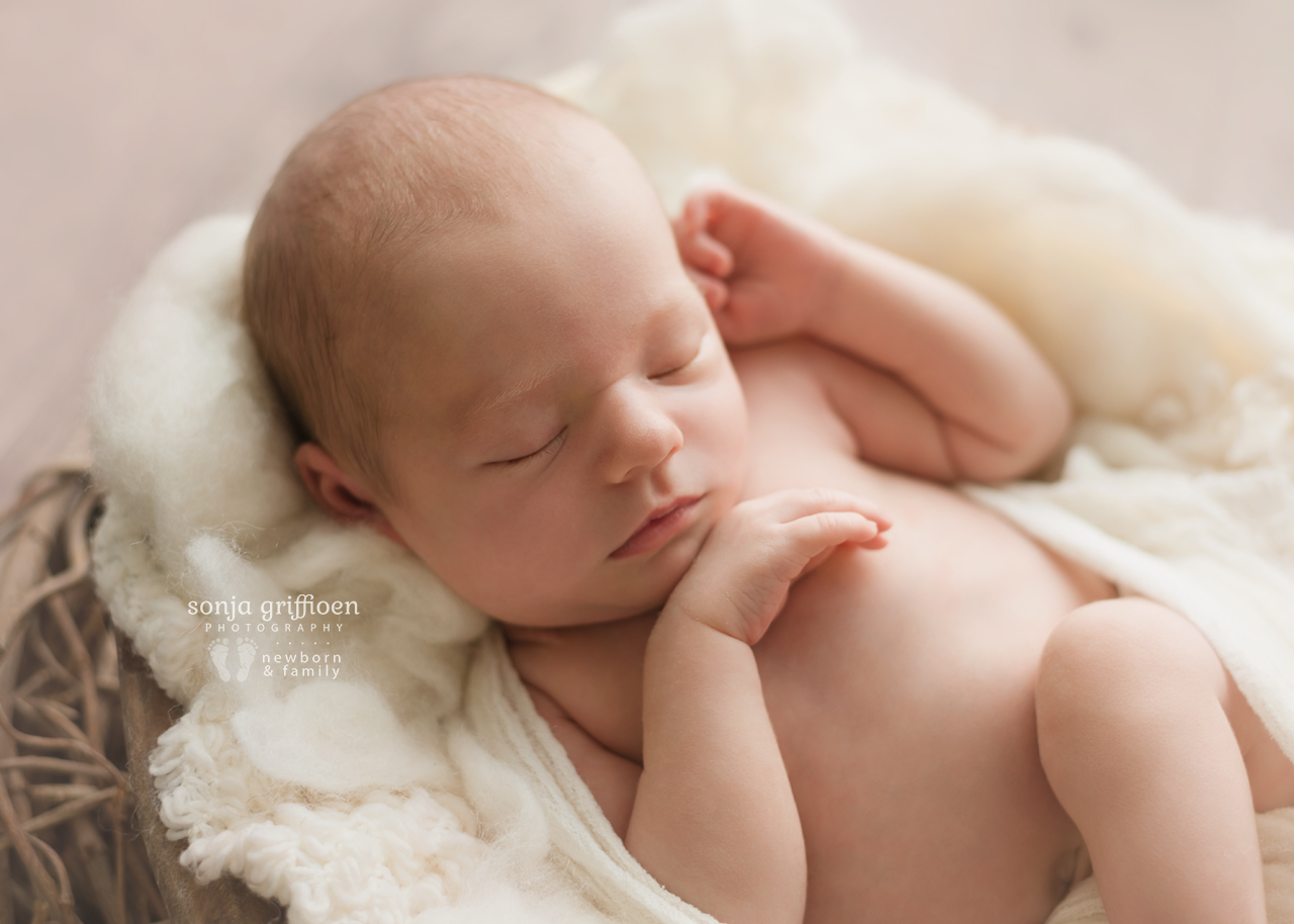 Claire-Newborn-Brisbane-Newborn-Photographer-Sonja-Griffioen-07.jpg