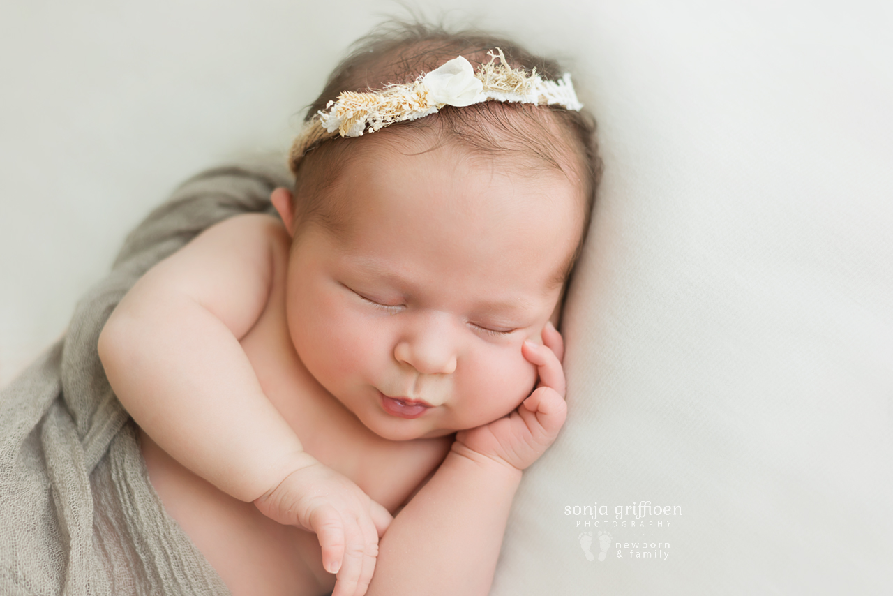 Elsi-Newborn-Brisbane-Newborn-Photographer-Sonja-Griffioen-09.jpg