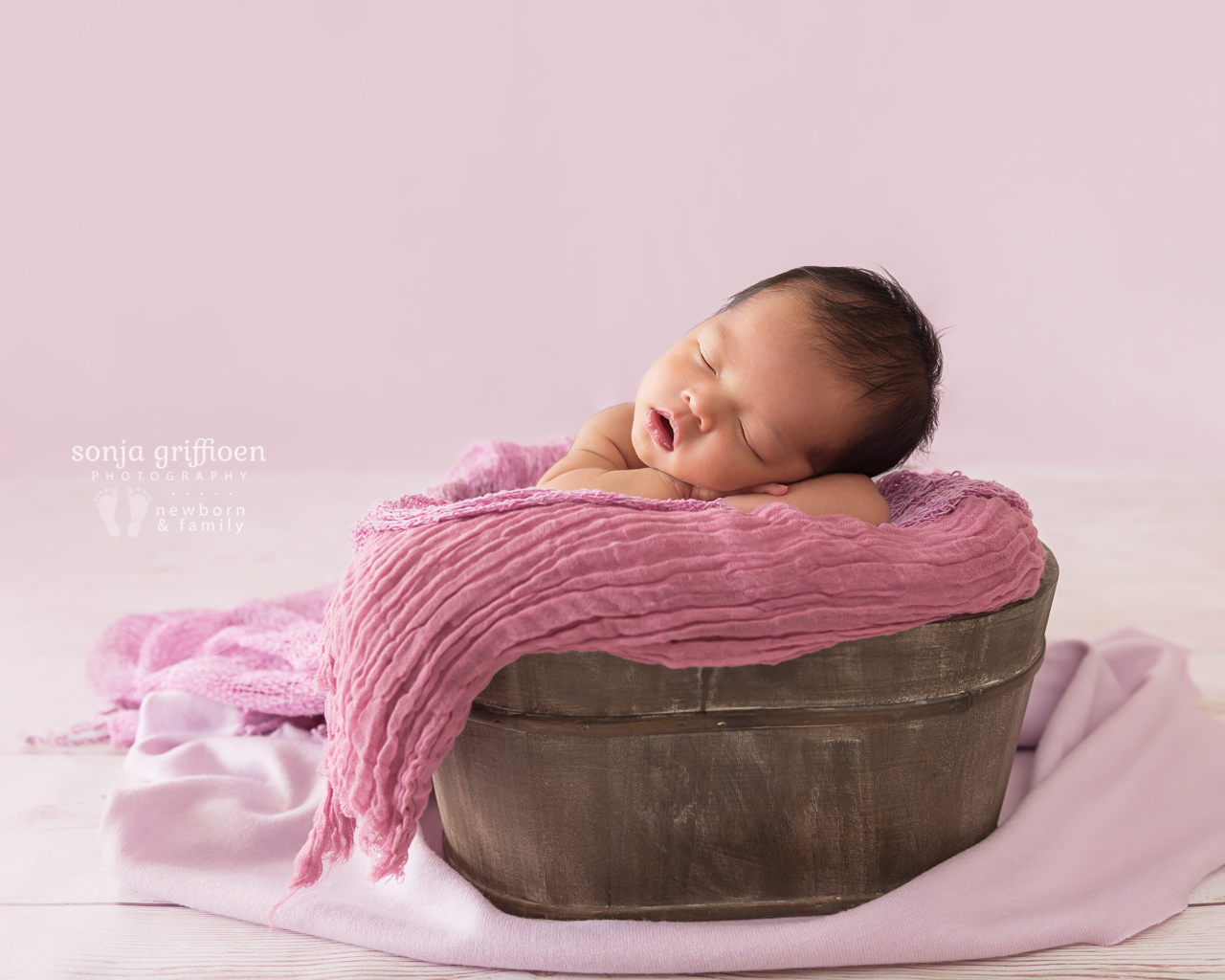 Eve-Newborn-Brisbane-Newborn-Photographer-Sonja-Griffioen-1.jpg