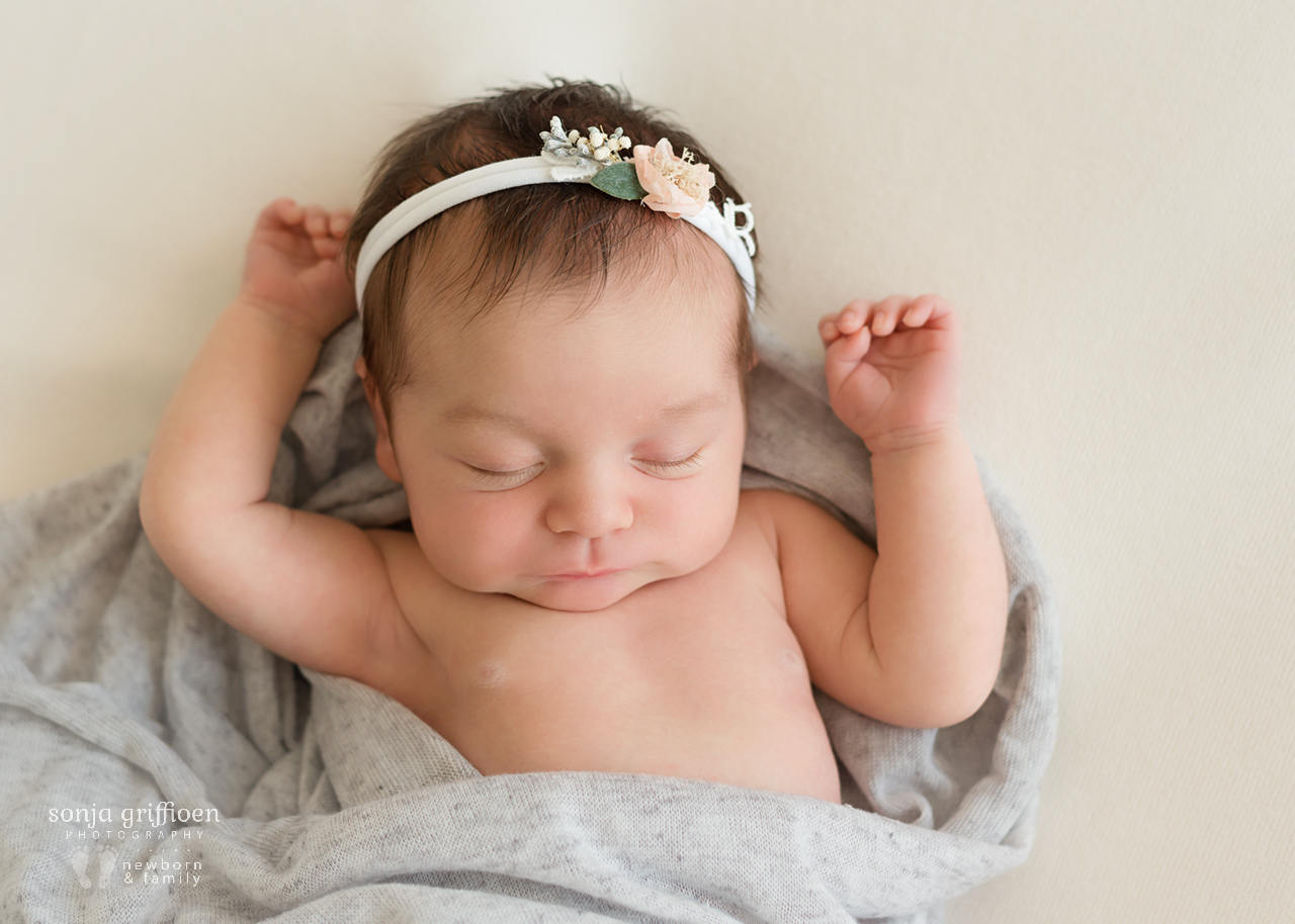 Gwen-Newborn-Brisbane-Newborn-Photographer-Sonja-Griffioen-04b.jpg