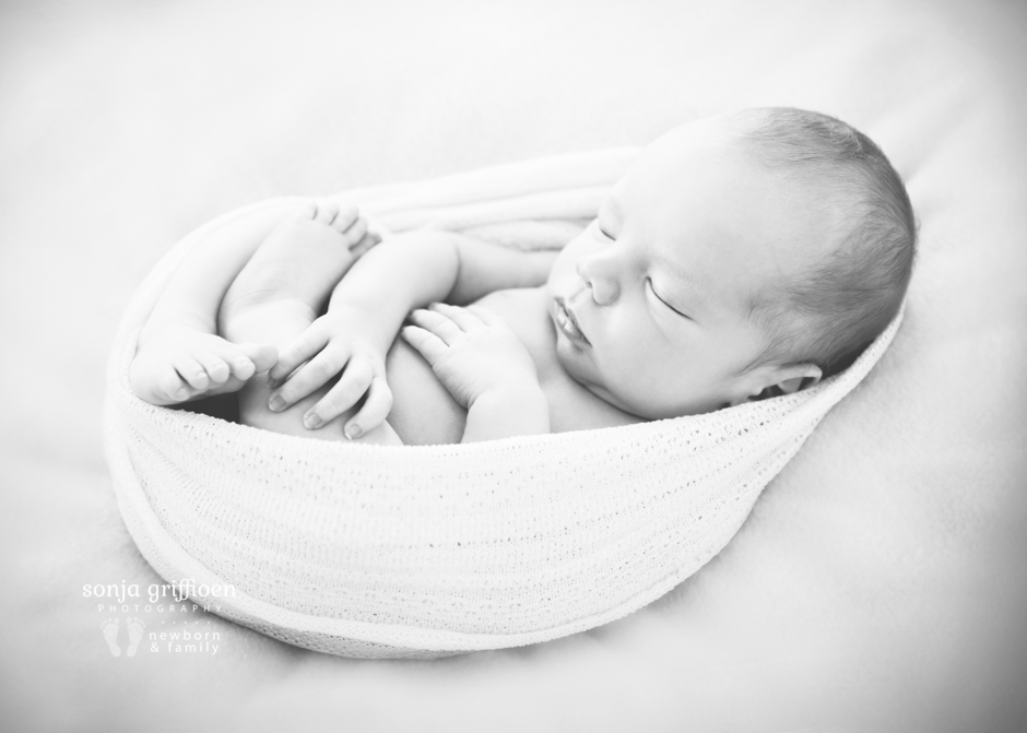 Hans-Newborn-Brisbane-Newborn-Photography-Sonja-Griffioen-11bw.jpg