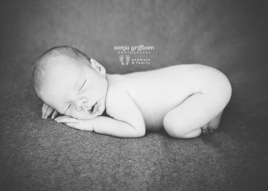 Hans-Newborn-Brisbane-Newborn-Photography-Sonja-Griffioen-8bw.jpg