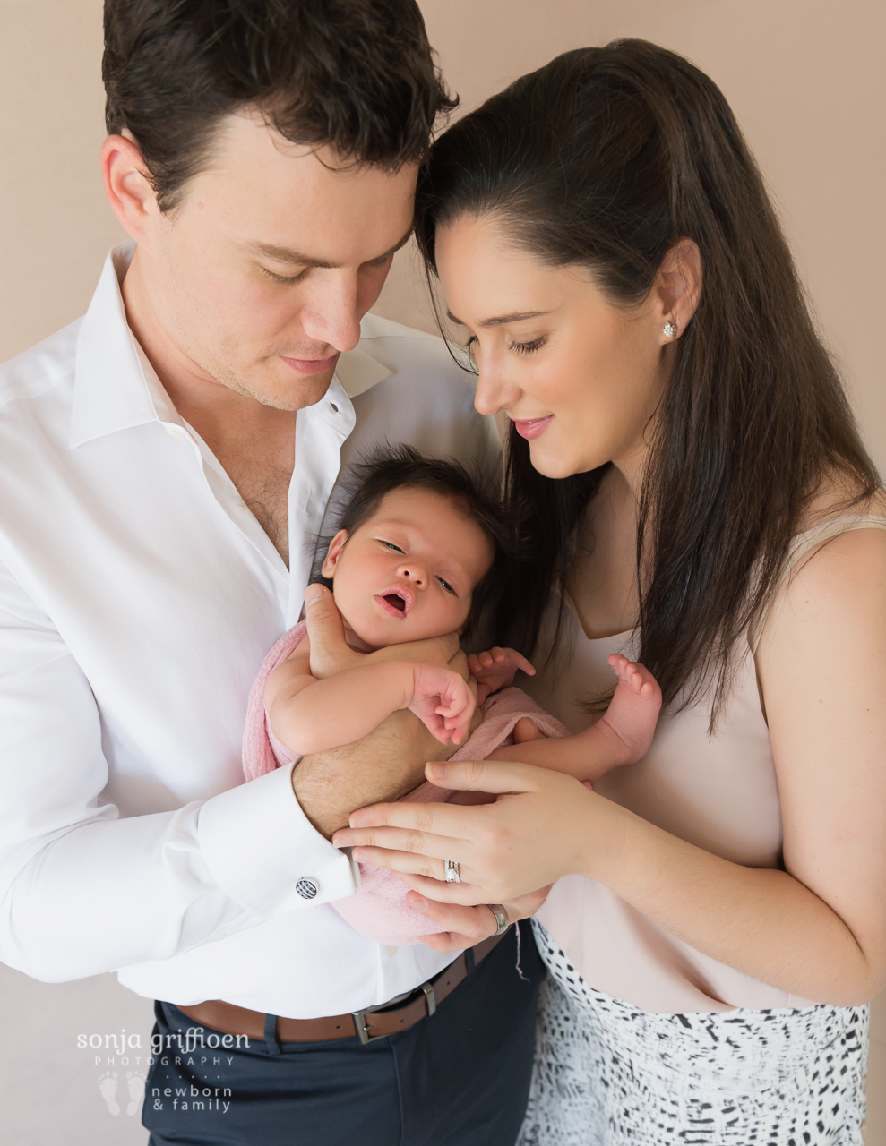 Lara-Newborn-Brisbane-Newborn-Photographer-Sonja-Griffioen-01.jpg