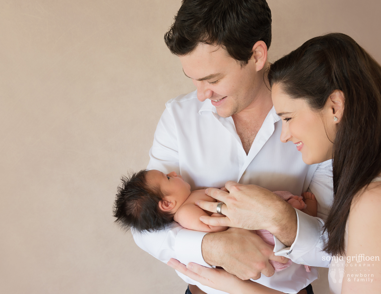 Lara-Newborn-Brisbane-Newborn-Photographer-Sonja-Griffioen-02.jpg