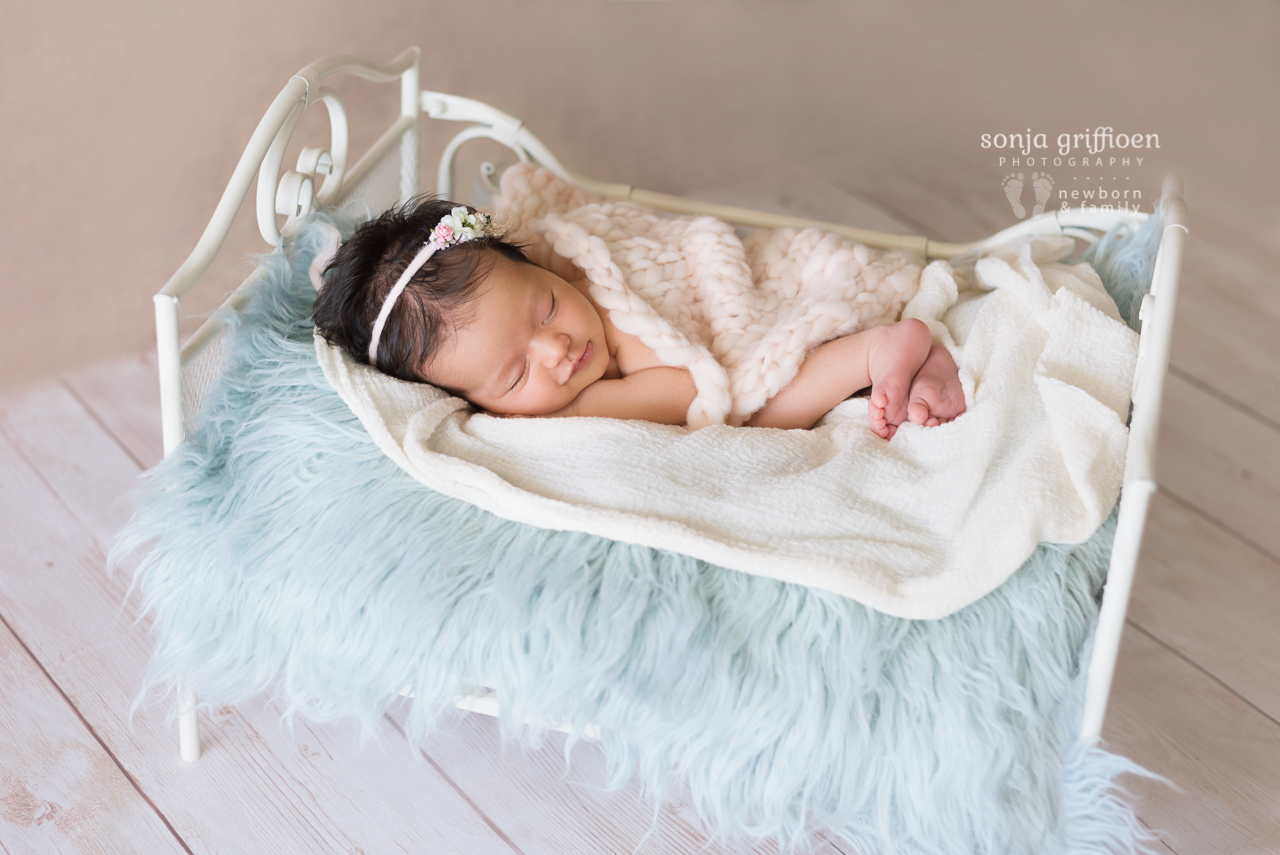 Lara-Newborn-Brisbane-Newborn-Photographer-Sonja-Griffioen-03.jpg