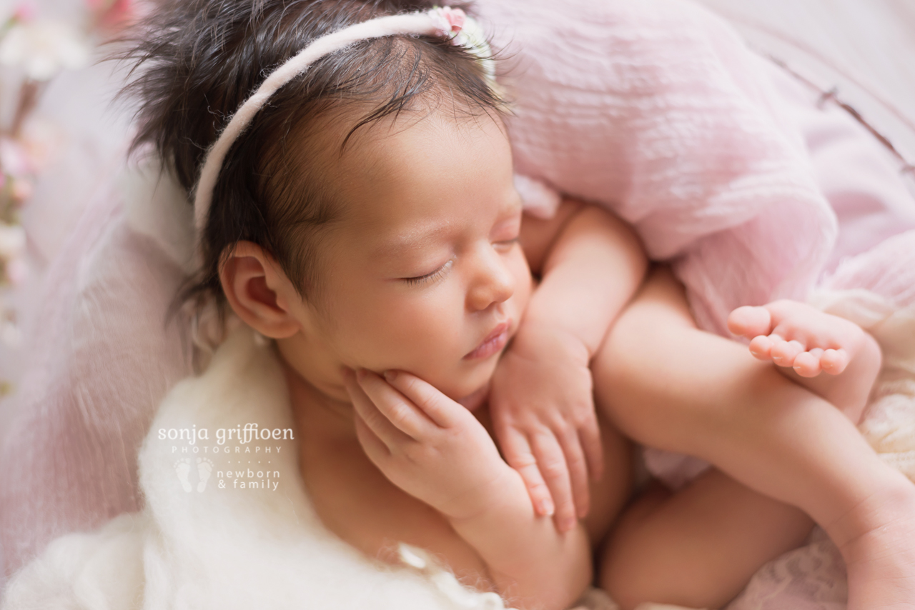 Lara-Newborn-Brisbane-Newborn-Photographer-Sonja-Griffioen-06.jpg