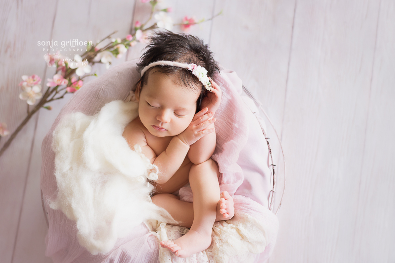 Lara-Newborn-Brisbane-Newborn-Photographer-Sonja-Griffioen-07.jpg