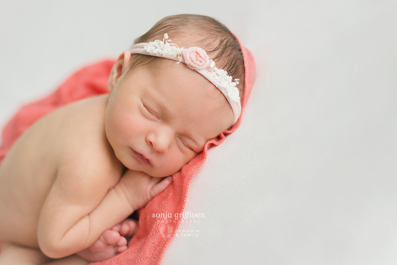 Lara-Newborn-Brisbane-Newborn-Photographer-Sonja-Griffioen-13.jpg