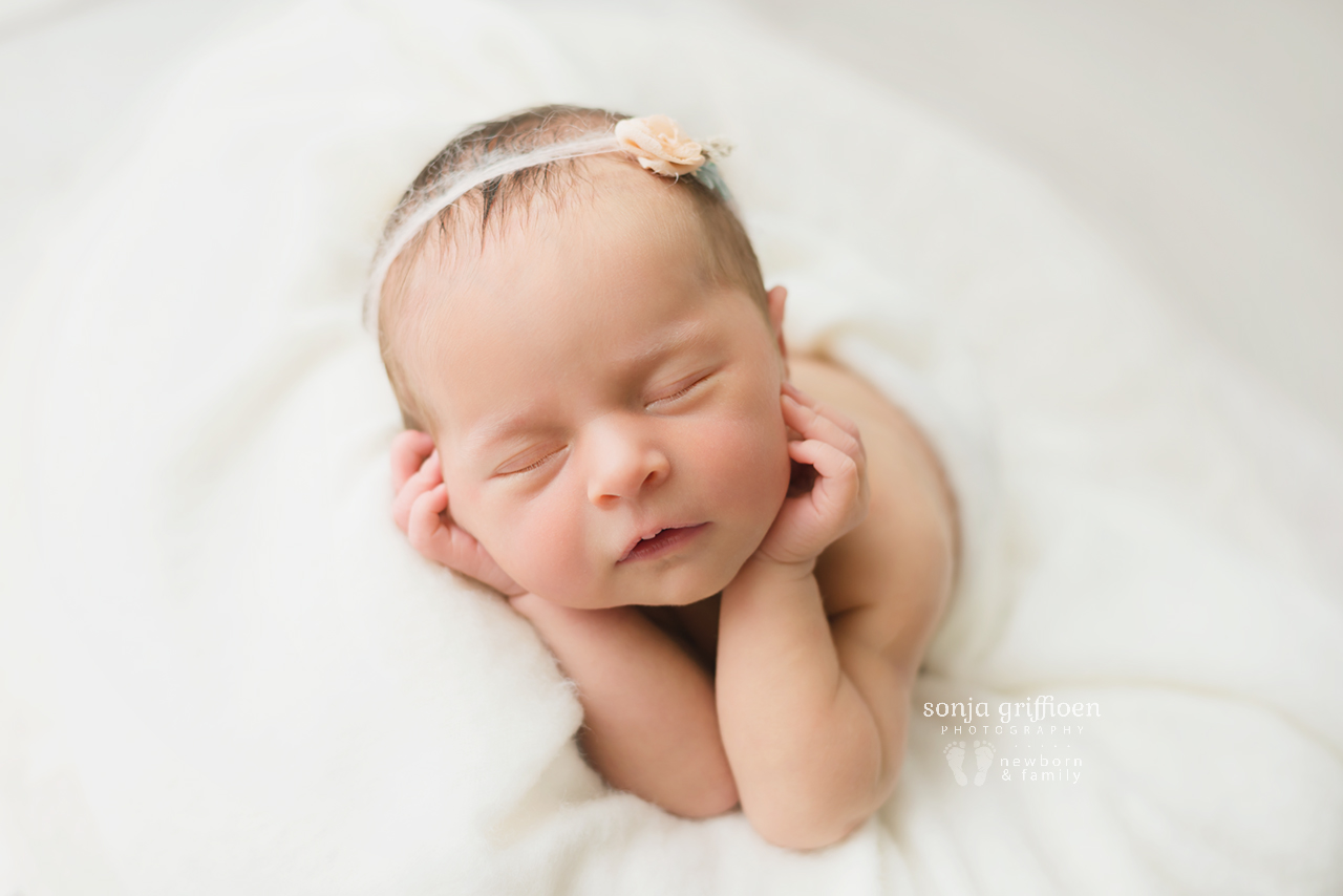 Lara-Newborn-Brisbane-Newborn-Photographer-Sonja-Griffioen-16.jpg