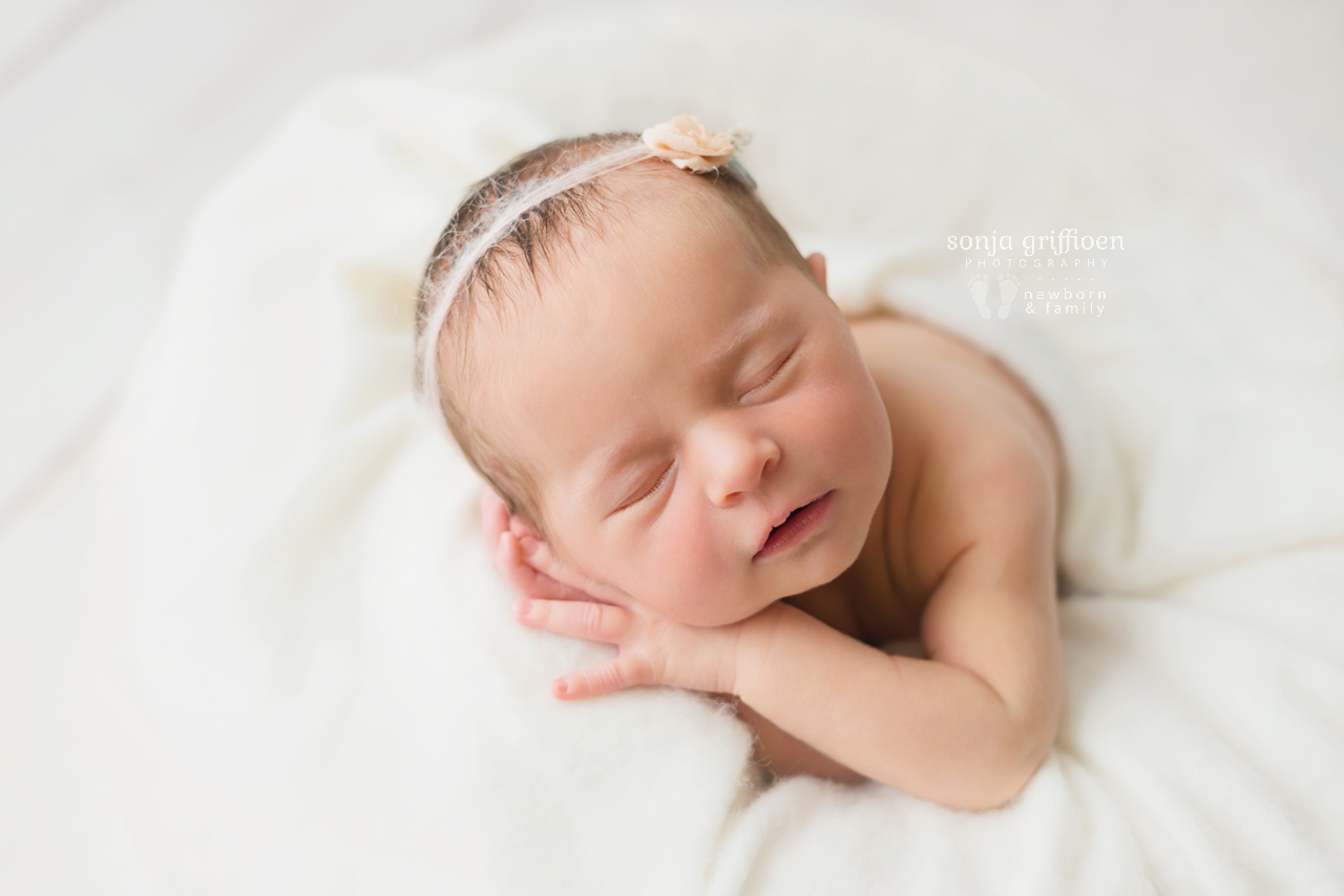 Lara-Newborn-Brisbane-Newborn-Photographer-Sonja-Griffioen-17.jpg