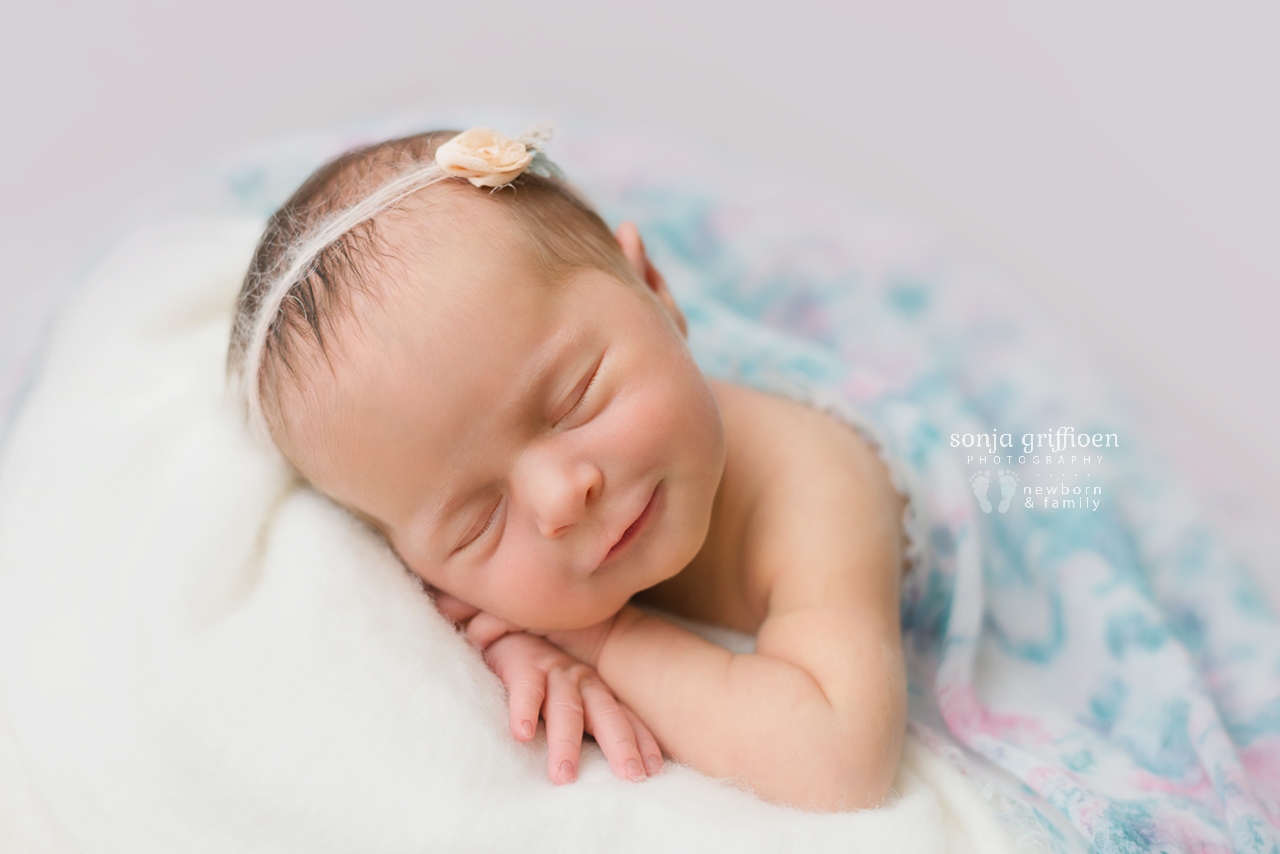 Lara-Newborn-Brisbane-Newborn-Photographer-Sonja-Griffioen-18.jpg