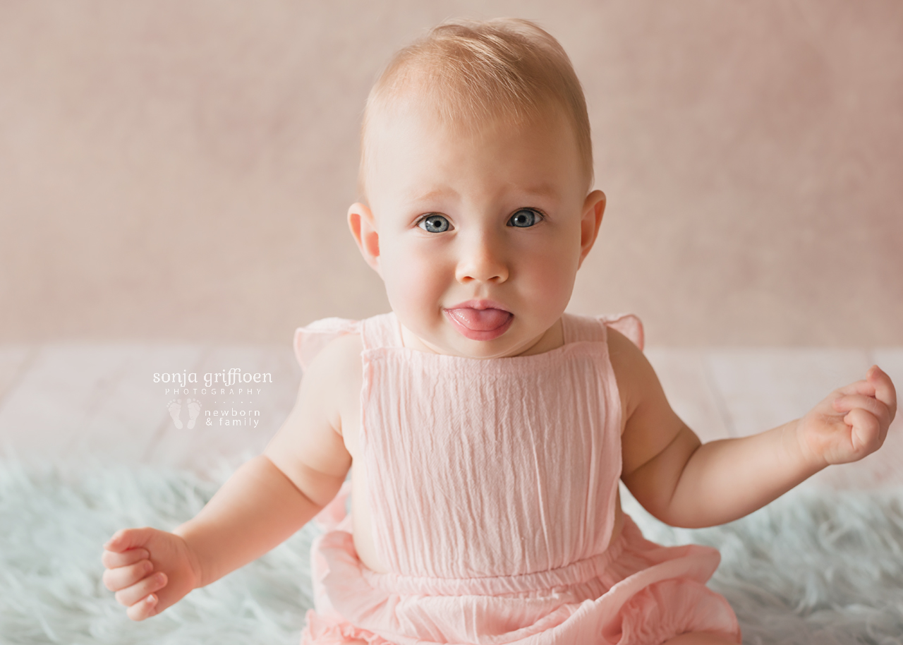 Leia-Daisy-Milestone-Brisbane-Newborn-Photographer-Sonja-Griffioen-01.jpg