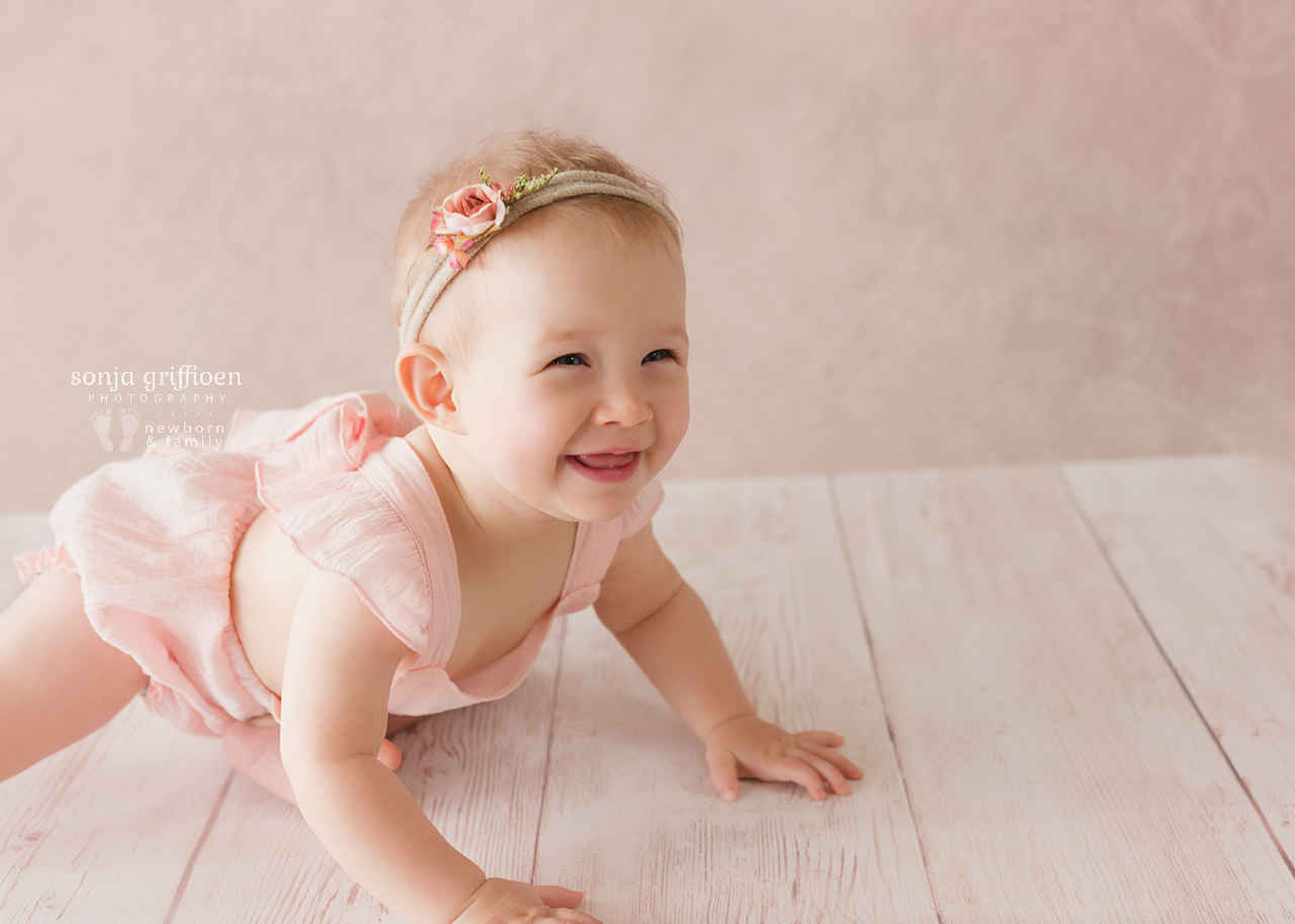 Leia-Daisy-Milestone-Brisbane-Newborn-Photographer-Sonja-Griffioen-02.jpg