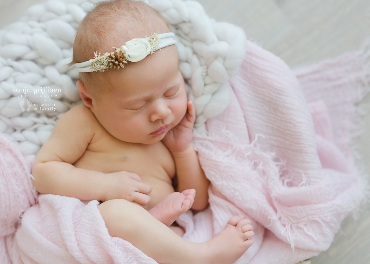 Nieve-Newborn-Brisbane-Newborn-Photographer-Sonja-Griffioen-07.jpg