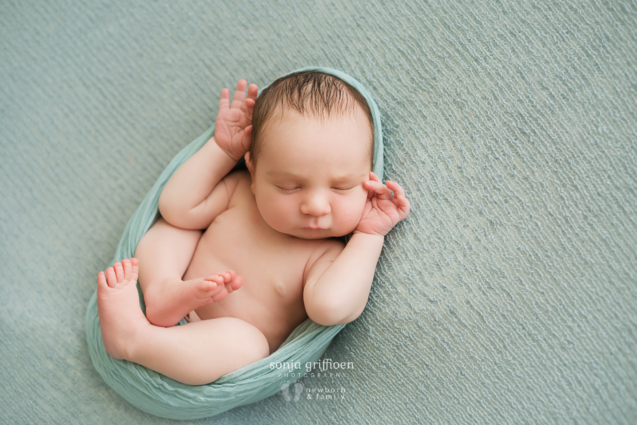 Oliver-Small-Newborn-Brisbane-Newborn-Photographer-Sonja-Griffioen-12.jpg