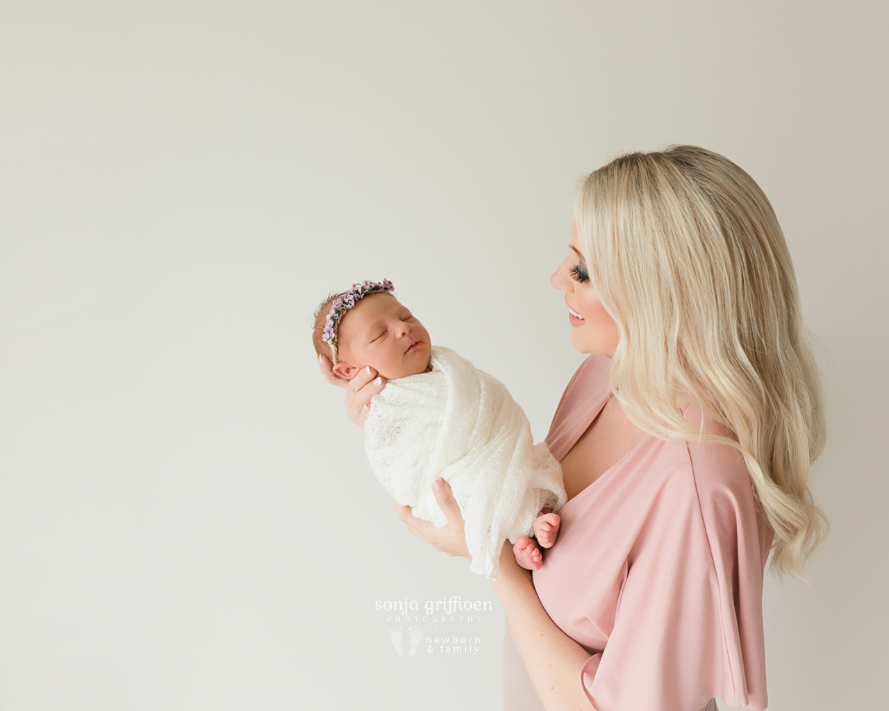 Petra-Newborn-Brisbane-Newborn-Photographer-Sonja-Griffioen-03.jpg