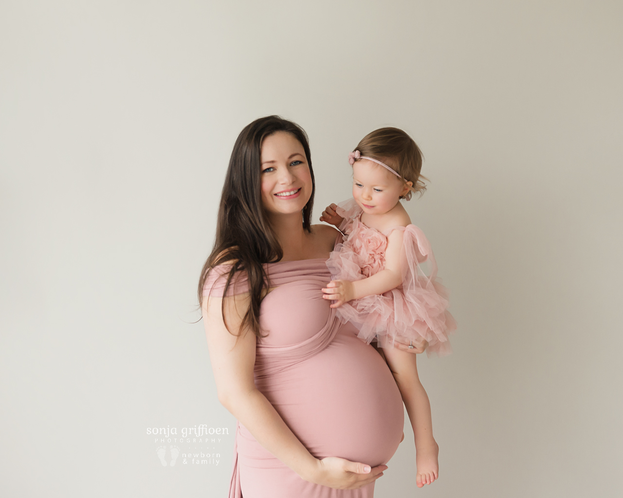 Sarah-Maternity-2-Brisbane-Newborn-Photographer-Sonja-Griffioen-02.jpg