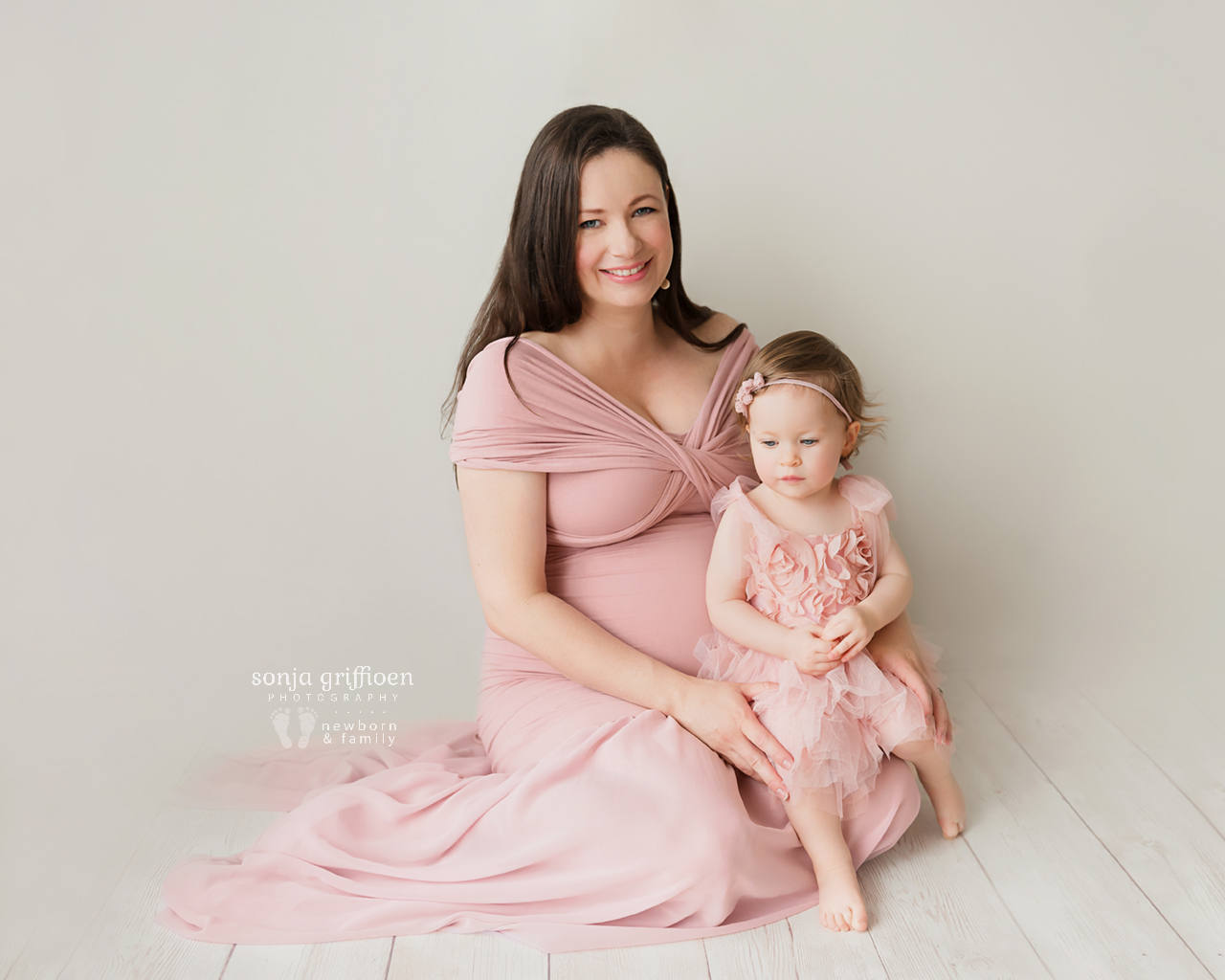 Sarah-Maternity-2-Brisbane-Newborn-Photographer-Sonja-Griffioen-03.jpg