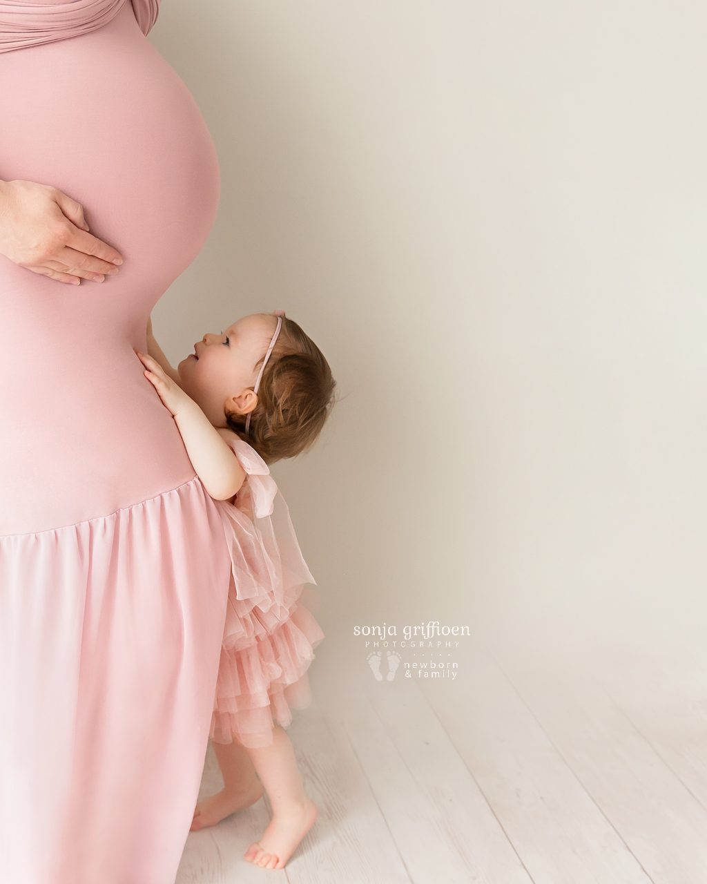 Sarah-Maternity-2-Brisbane-Newborn-Photographer-Sonja-Griffioen-05.jpg