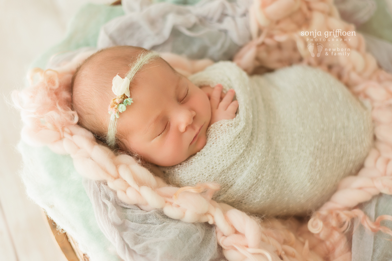 Thalia-Newborn-Brisbane-Newborn-Photographer-Sonja-Griffioen-03.jpg