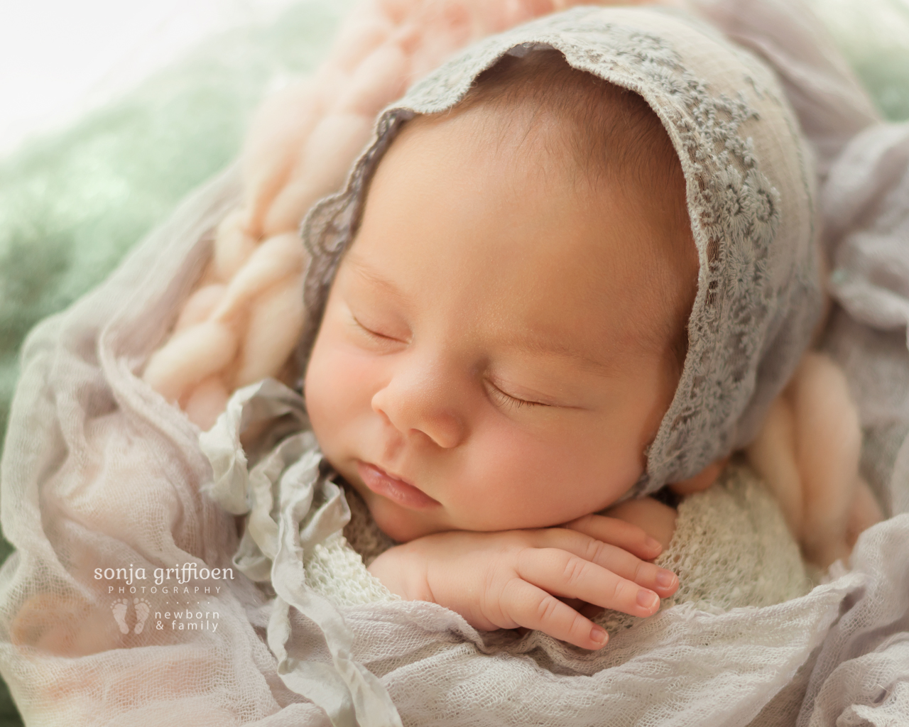 Thalia-Newborn-Brisbane-Newborn-Photographer-Sonja-Griffioen-05.jpg