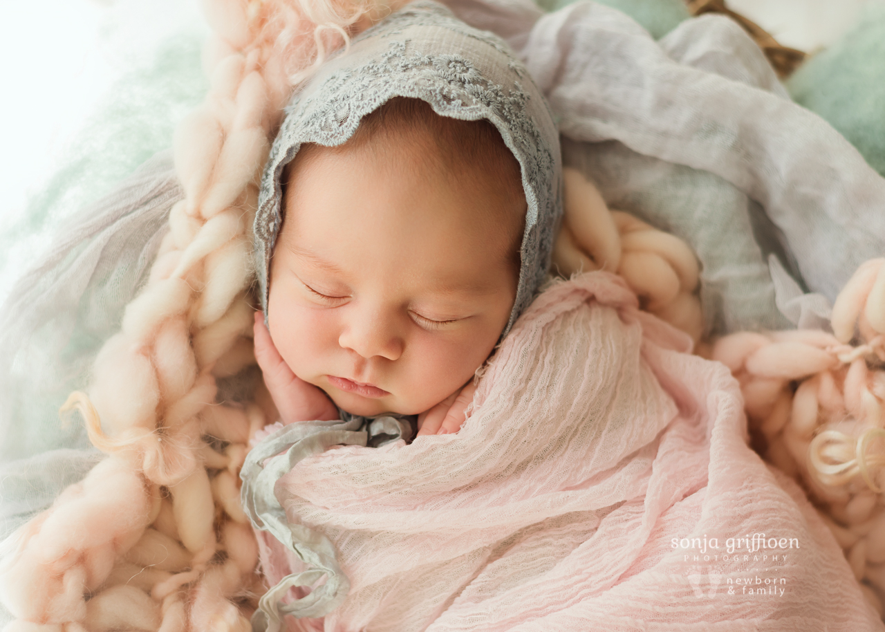 Thalia-Newborn-Brisbane-Newborn-Photographer-Sonja-Griffioen-07.jpg