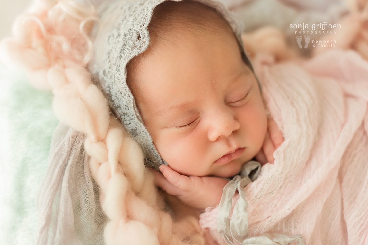 Thalia-Newborn-Brisbane-Newborn-Photographer-Sonja-Griffioen-09.jpg