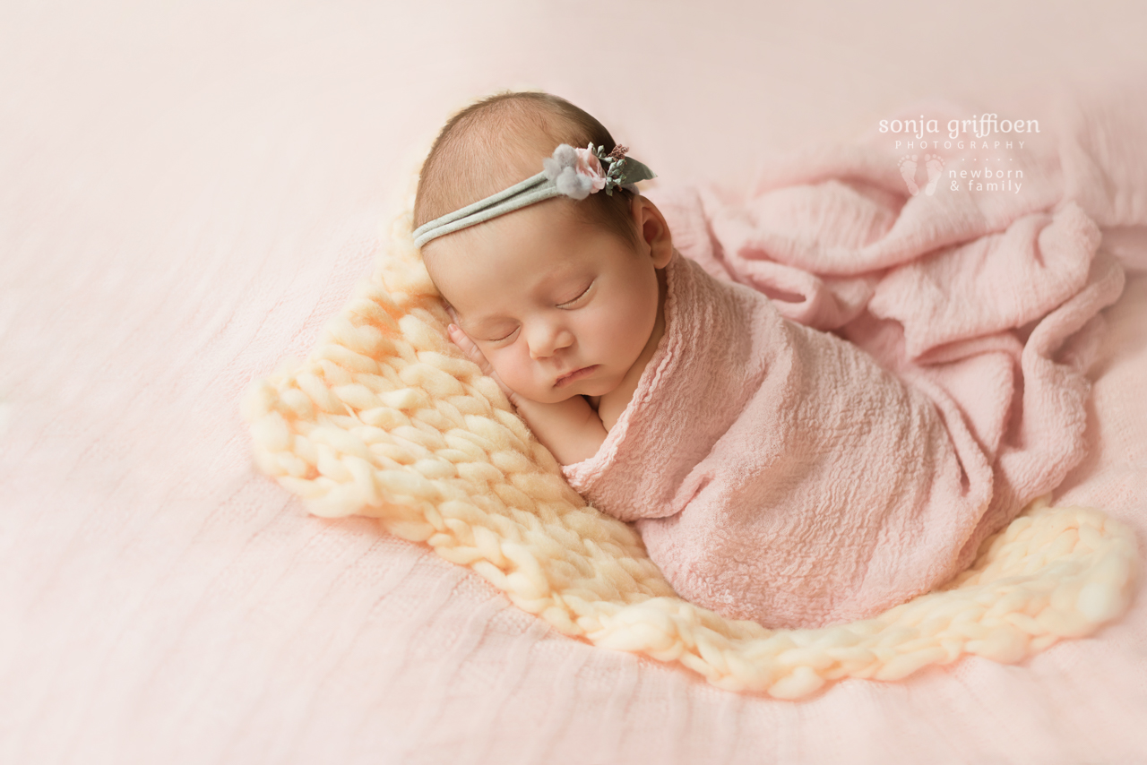 Thalia-Newborn-Brisbane-Newborn-Photographer-Sonja-Griffioen-11.jpg