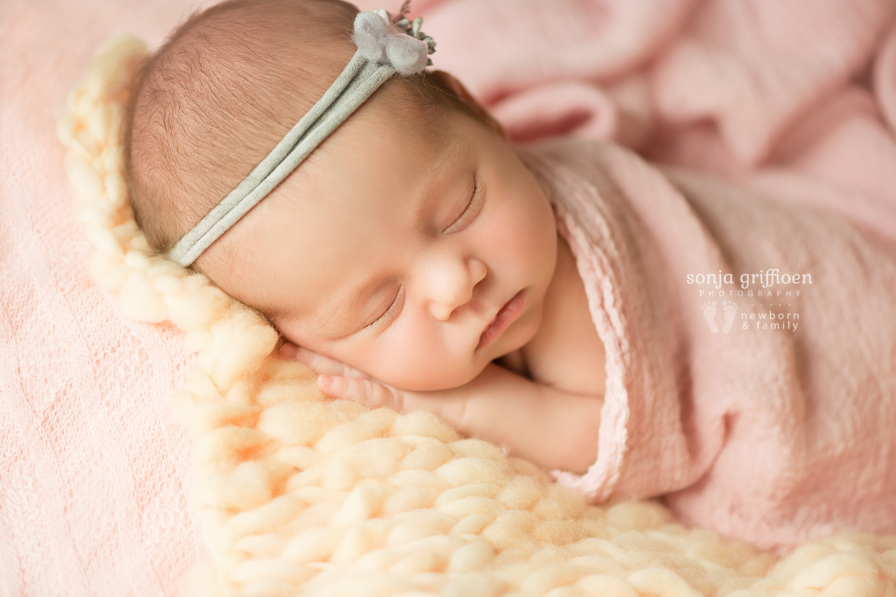 Thalia-Newborn-Brisbane-Newborn-Photographer-Sonja-Griffioen-14.jpg