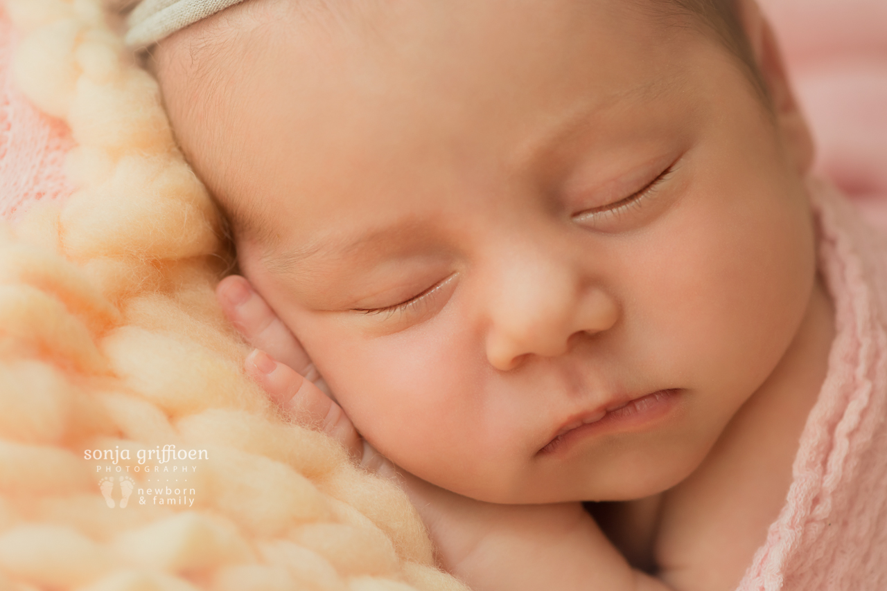 Thalia-Newborn-Brisbane-Newborn-Photographer-Sonja-Griffioen-19.jpg