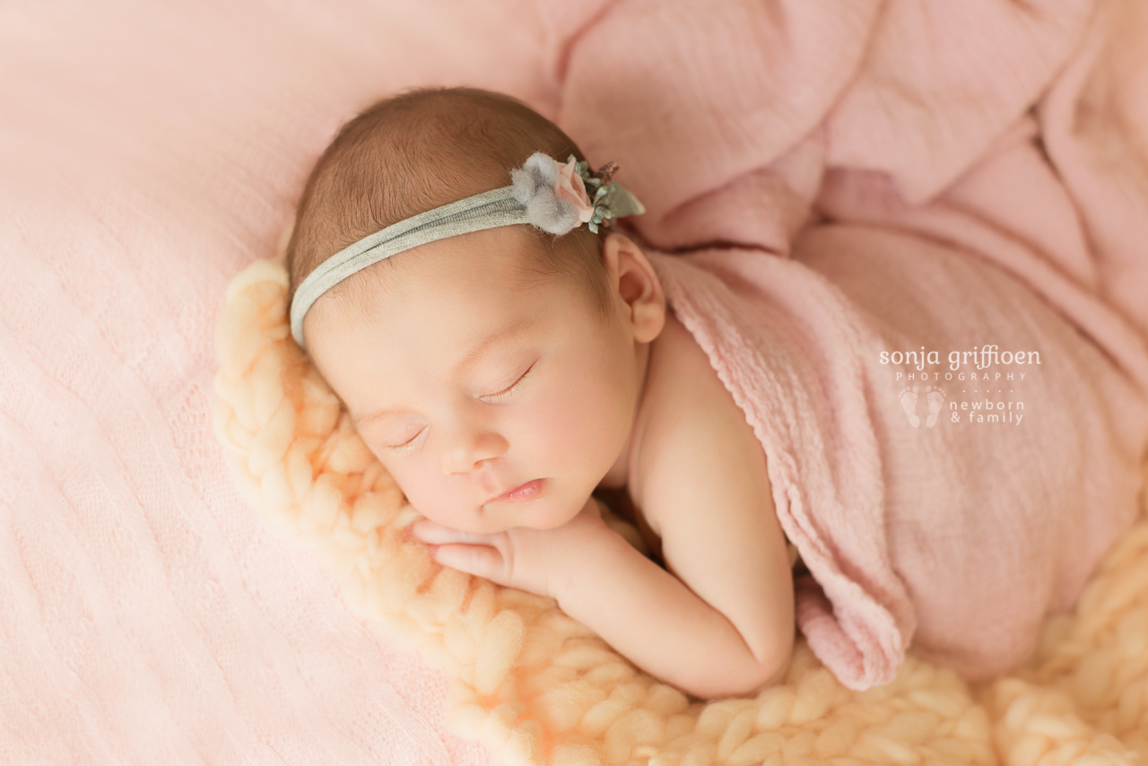 Thalia-Newborn-Brisbane-Newborn-Photographer-Sonja-Griffioen-23.jpg