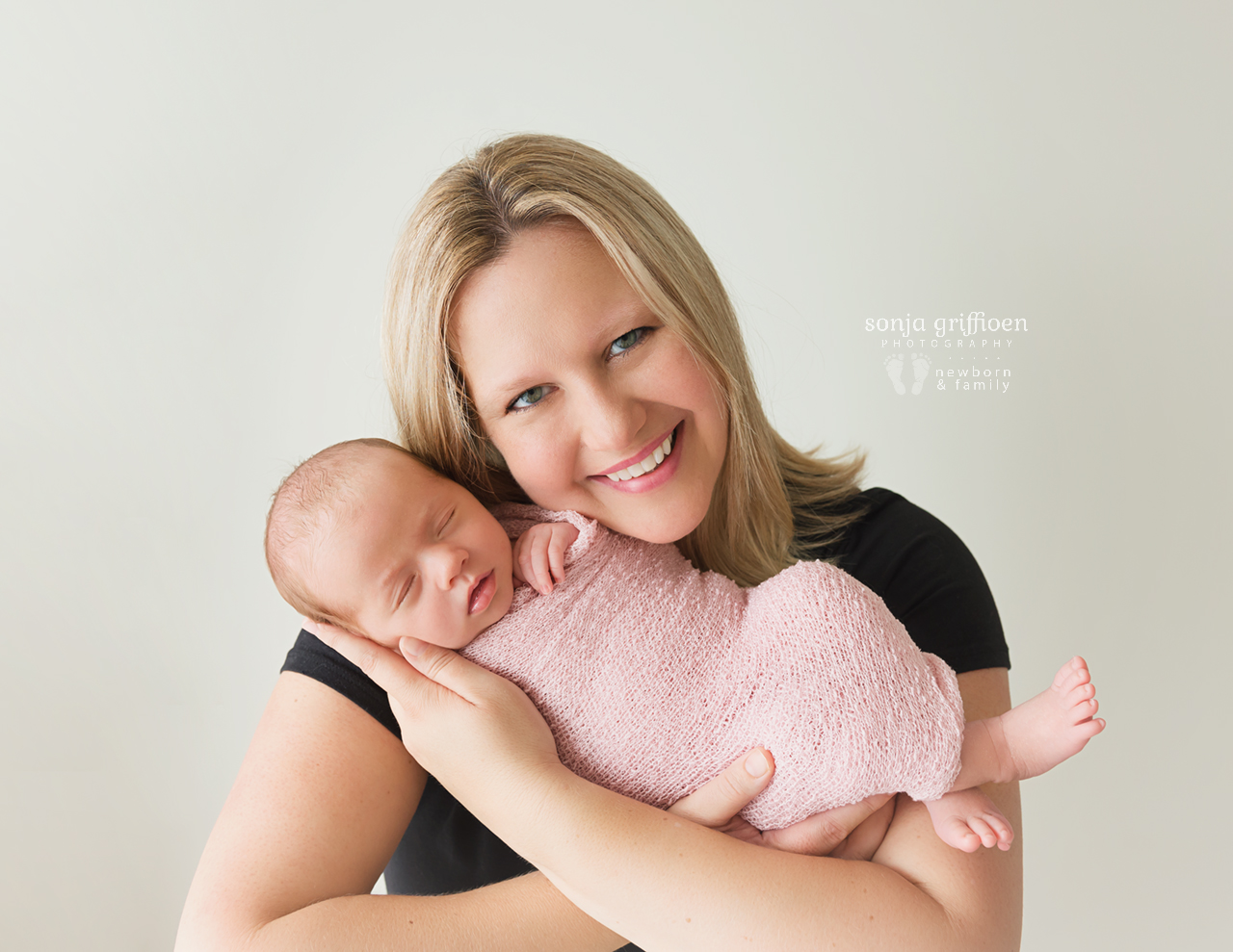 Veronica-Newborn-Brisbane-Newborn-Photographer-Sonja-Griffioen-02.jpg