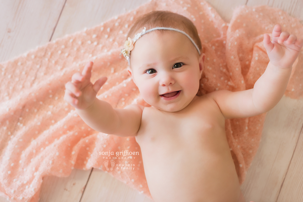 Violet-Milestone-Brisbane-Newborn-Baby-Photographer-Sonja-Griffioen-05.jpg