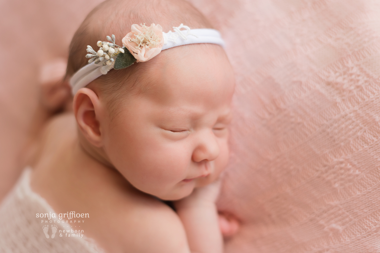 Violet-Newborn-Brisbane-Newborn-Photographer-Sonja-Griffioen-08.jpg