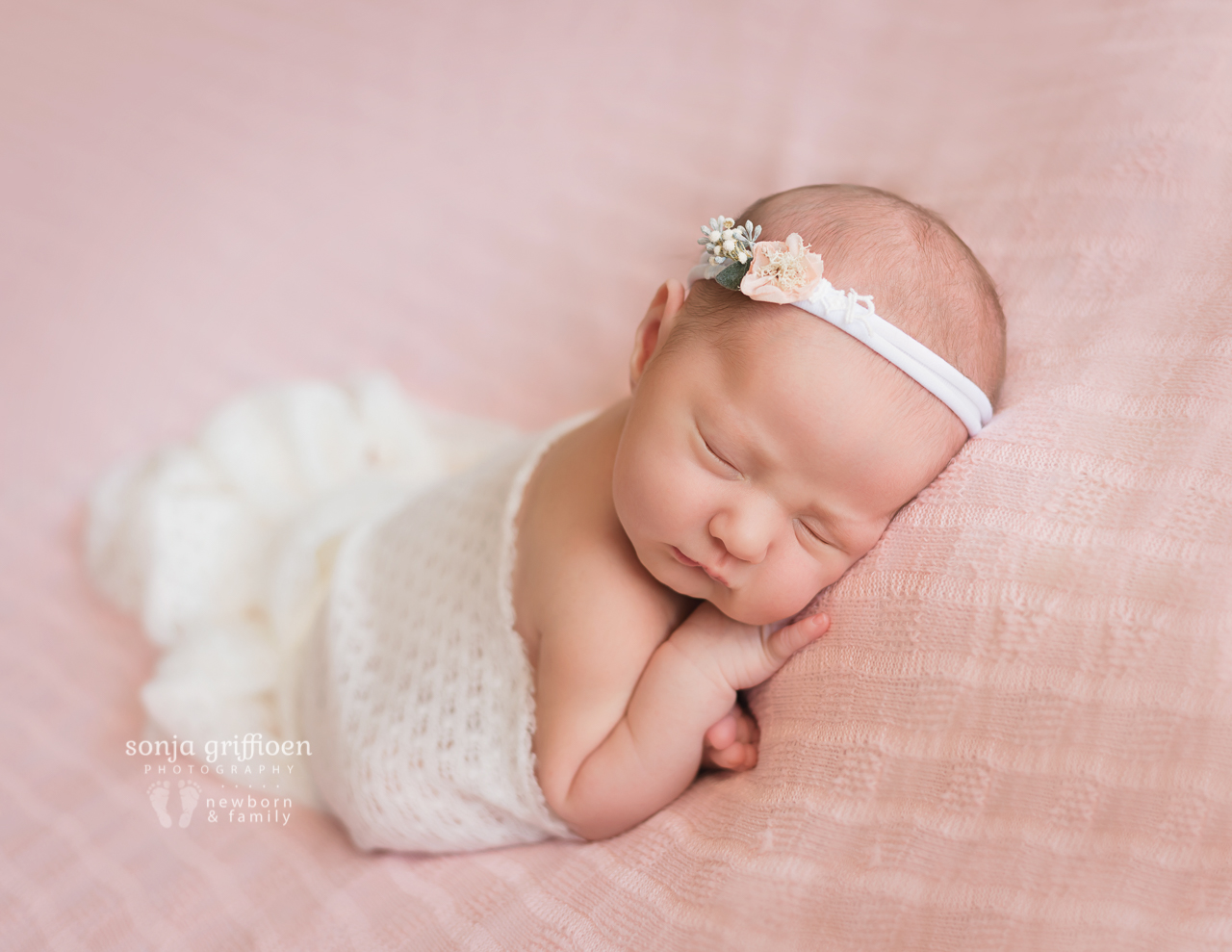 Violet-Newborn-Brisbane-Newborn-Photographer-Sonja-Griffioen-09.jpg