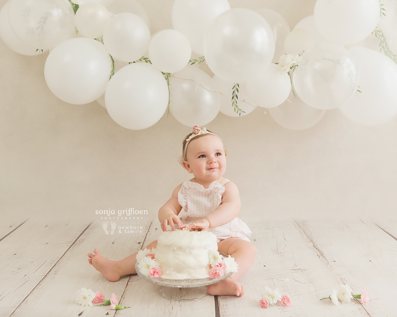 Vivienne-Cake-Smash-Brisbane-Baby-Photographer-Sonja-Griffioen-04.jpg