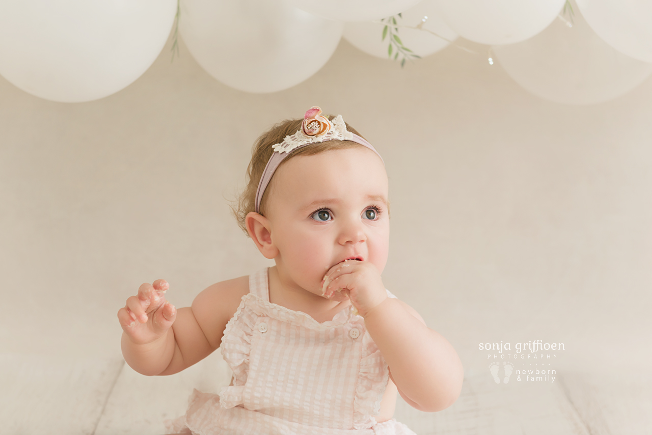 Vivienne-Cake-Smash-Brisbane-Baby-Photographer-Sonja-Griffioen-05.jpg