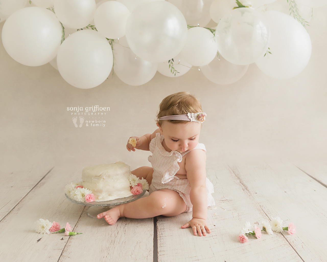 Vivienne-Cake-Smash-Brisbane-Baby-Photographer-Sonja-Griffioen-06.jpg