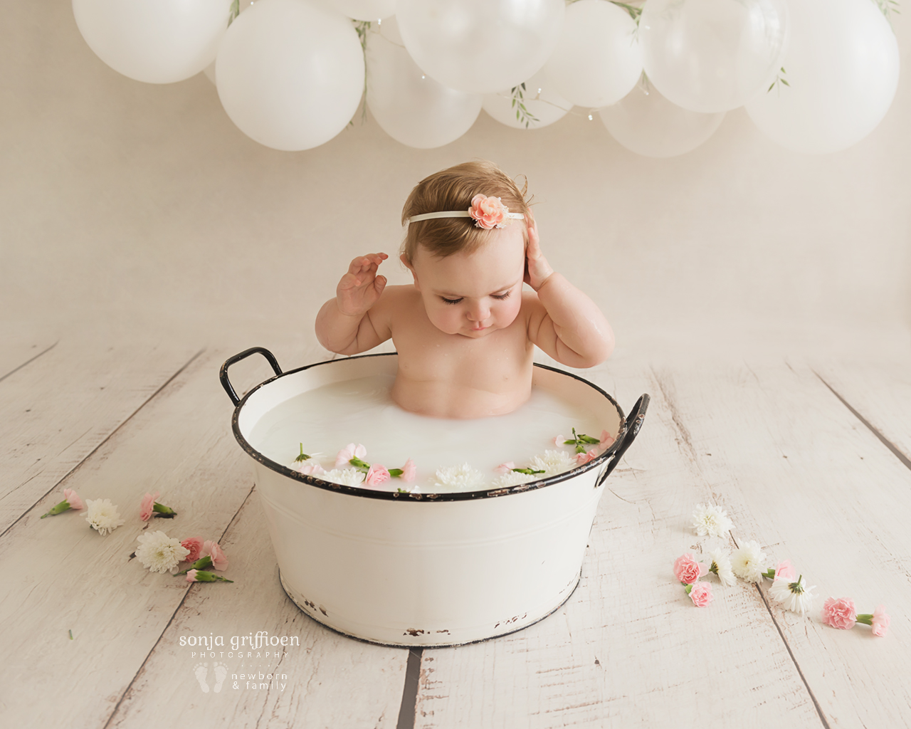 Vivienne-Cake-Smash-Brisbane-Baby-Photographer-Sonja-Griffioen-08.jpg