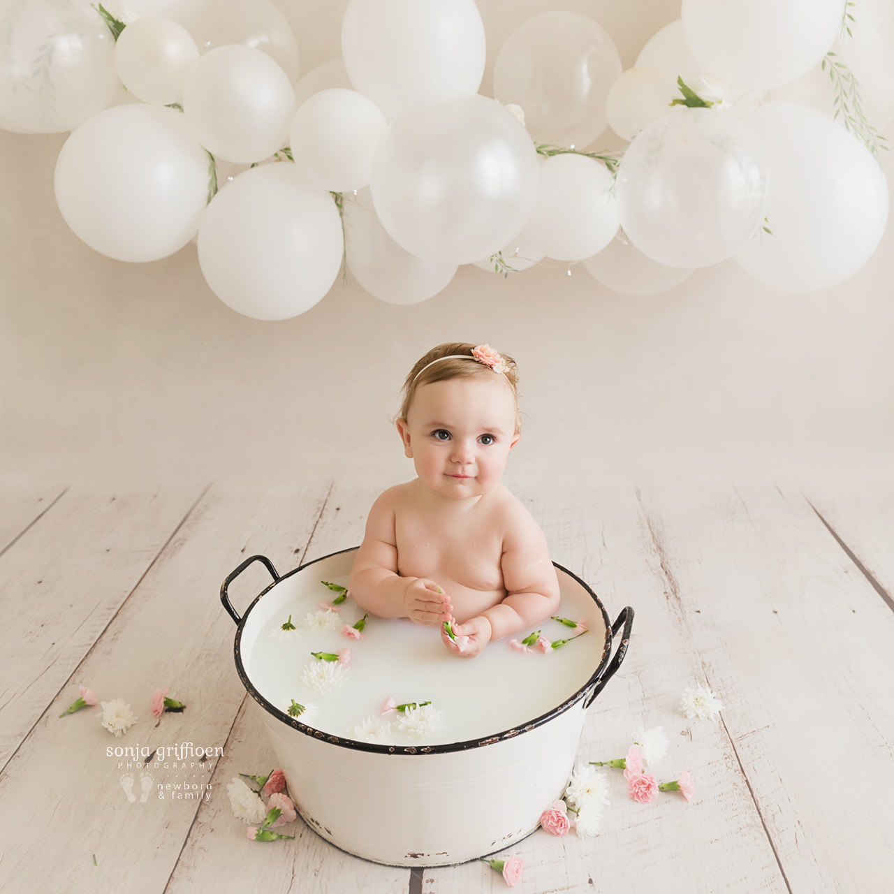 Vivienne-Cake-Smash-Brisbane-Baby-Photographer-Sonja-Griffioen-09.jpg