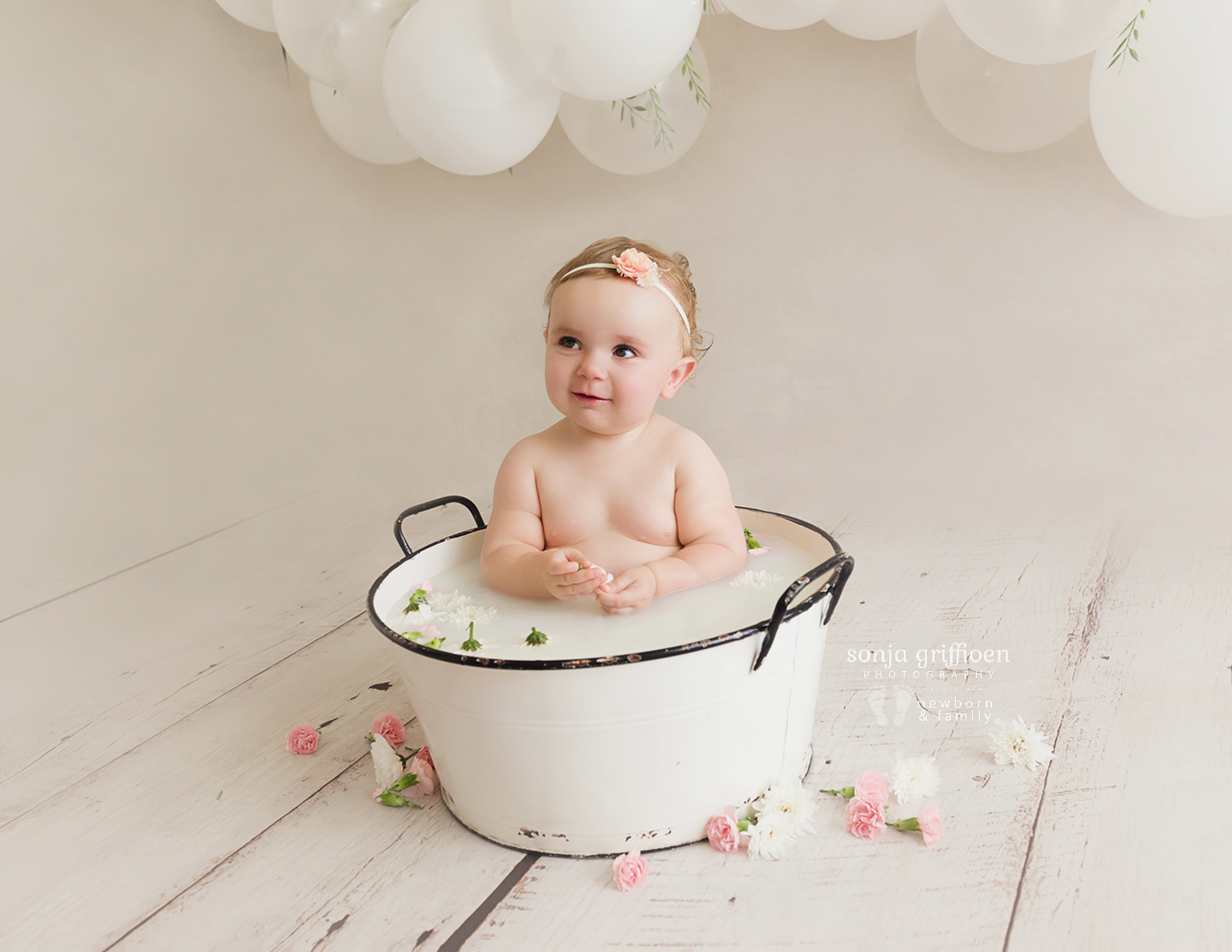 Vivienne-Cake-Smash-Brisbane-Baby-Photographer-Sonja-Griffioen-10.jpg