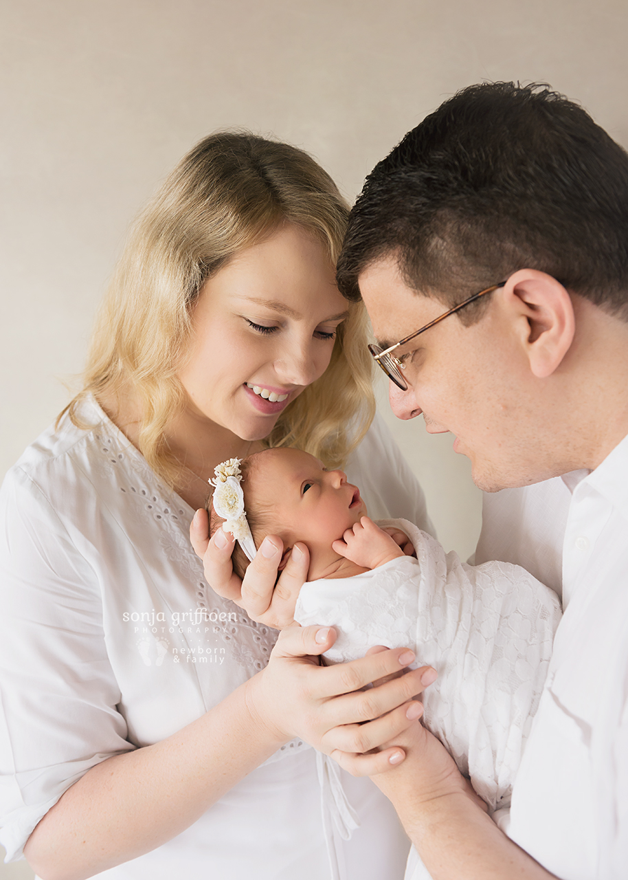 Vivienne-Newborn-Brisbane-Newborn-Photographer-Sonja-Griffioen-04.jpg