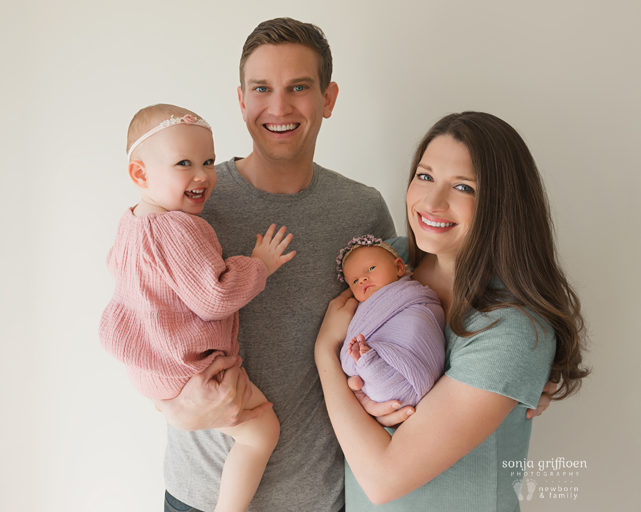 Vivienne-W-Newborn-Brisbane-Newborn-Photographer-Sonja-Griffioen-01.jpg