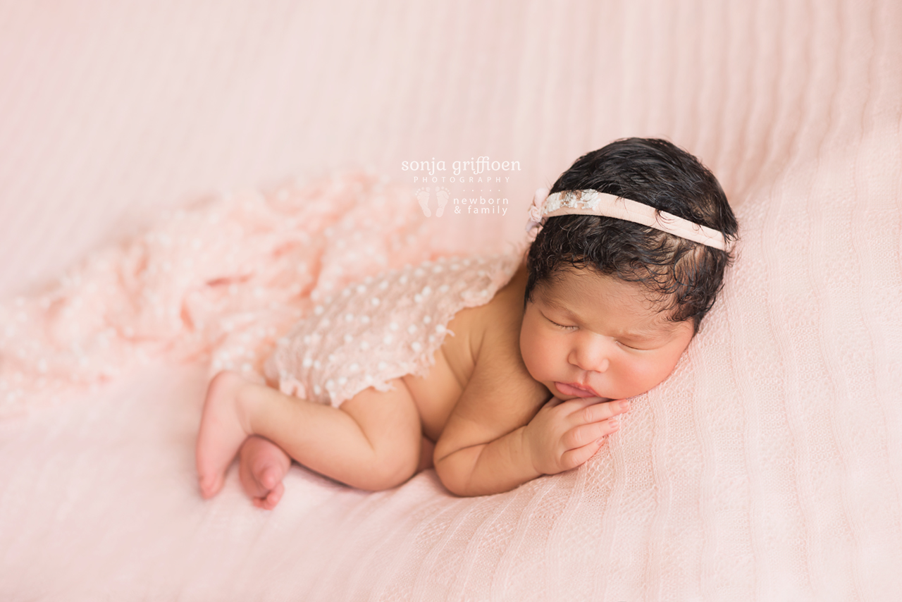 Yara-Newborn-Brisbane-Newborn-Photographer-Sonja-Griffioen-08.jpg