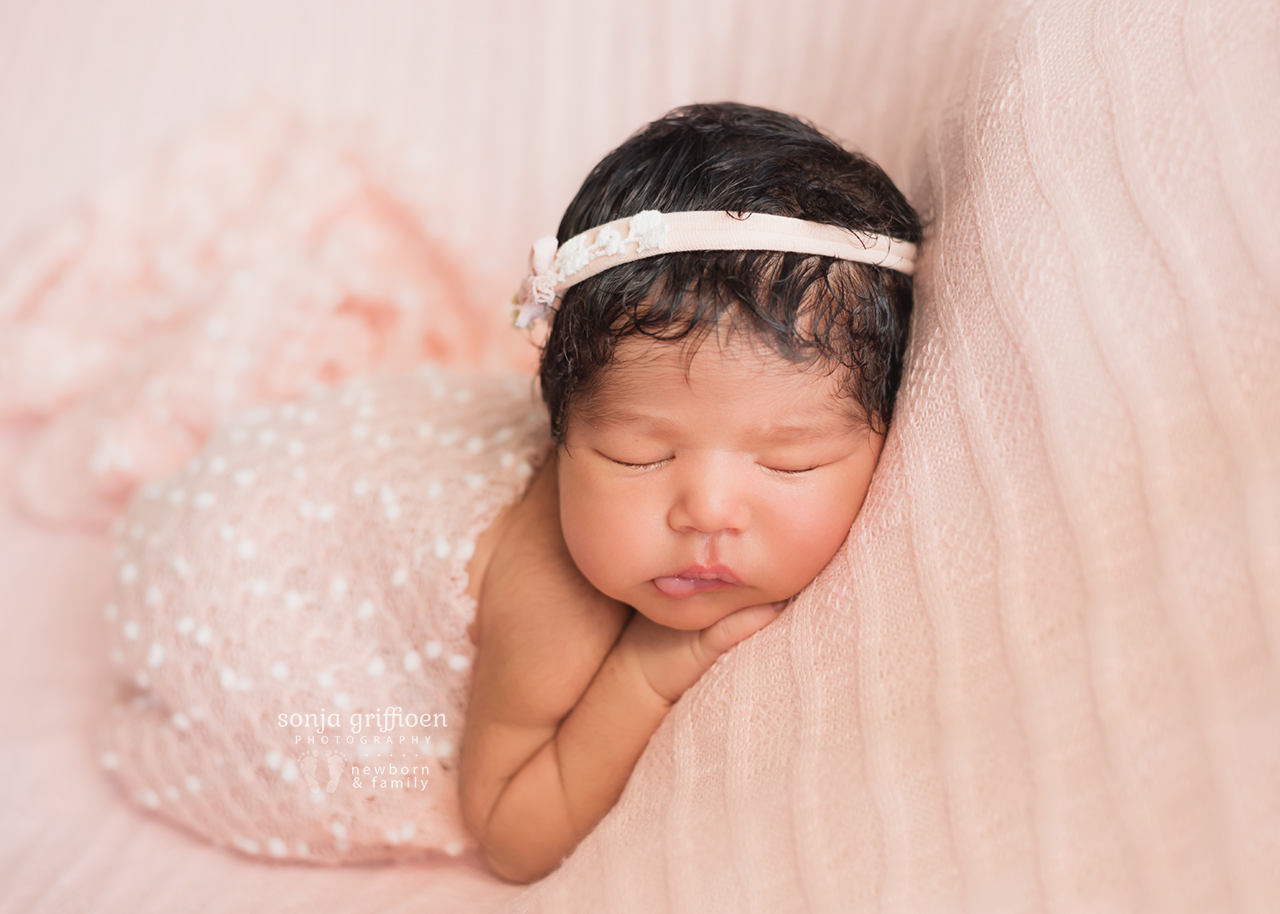 Yara-Newborn-Brisbane-Newborn-Photographer-Sonja-Griffioen-11.jpg